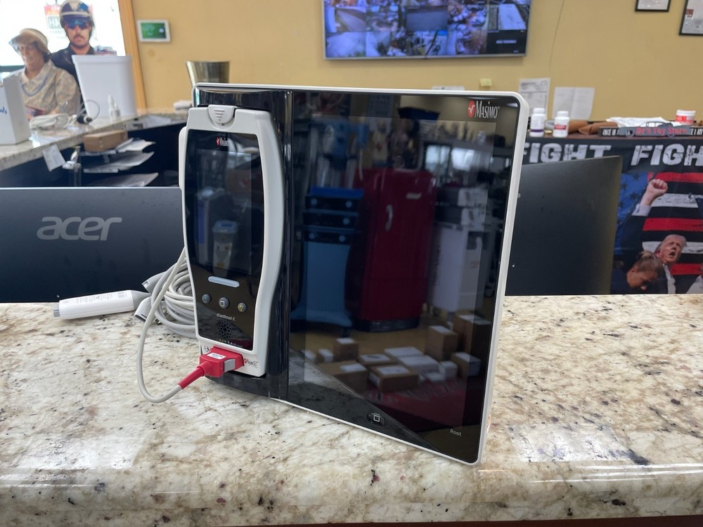 Masimo Root RDS7A Radical-7 Touchscreen w/ Accessories