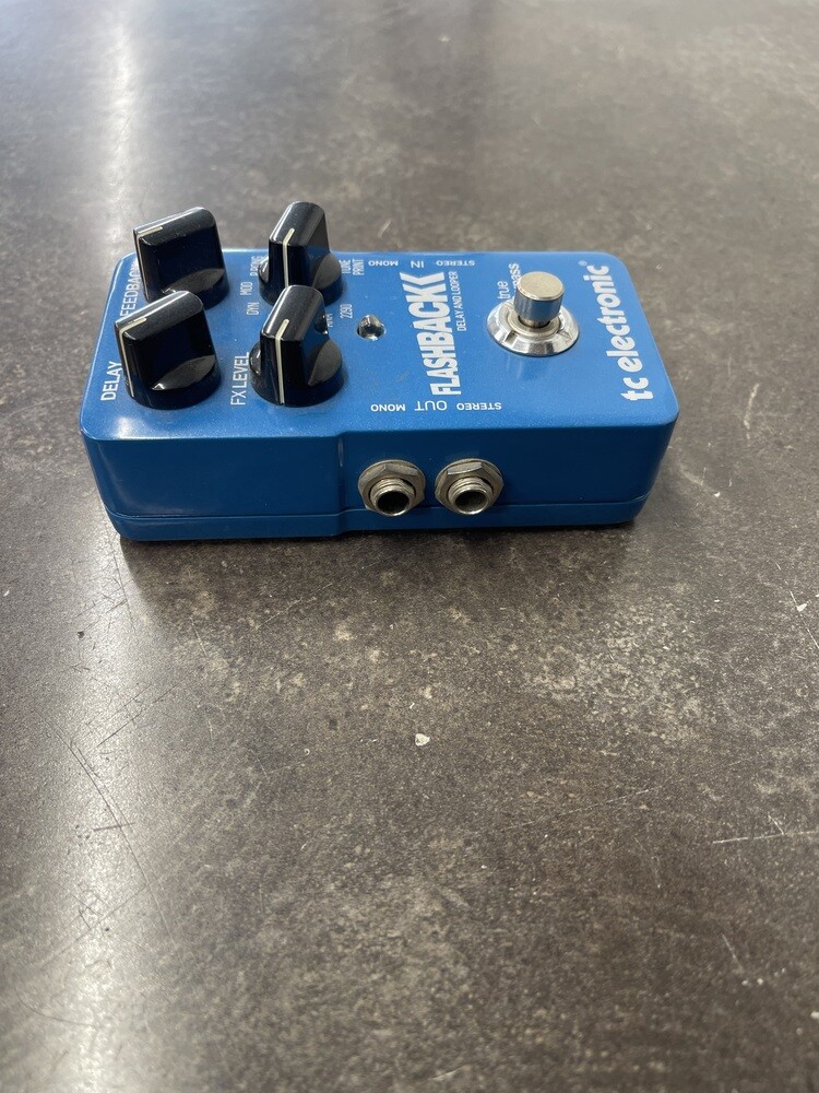 TC ELECTRONIC FLAHBACK DELAY AND LOOPER