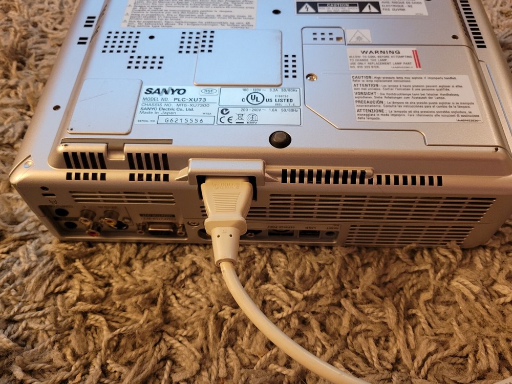 Sanyo PLC-XU73 Pro xtraX Multiverse Projector