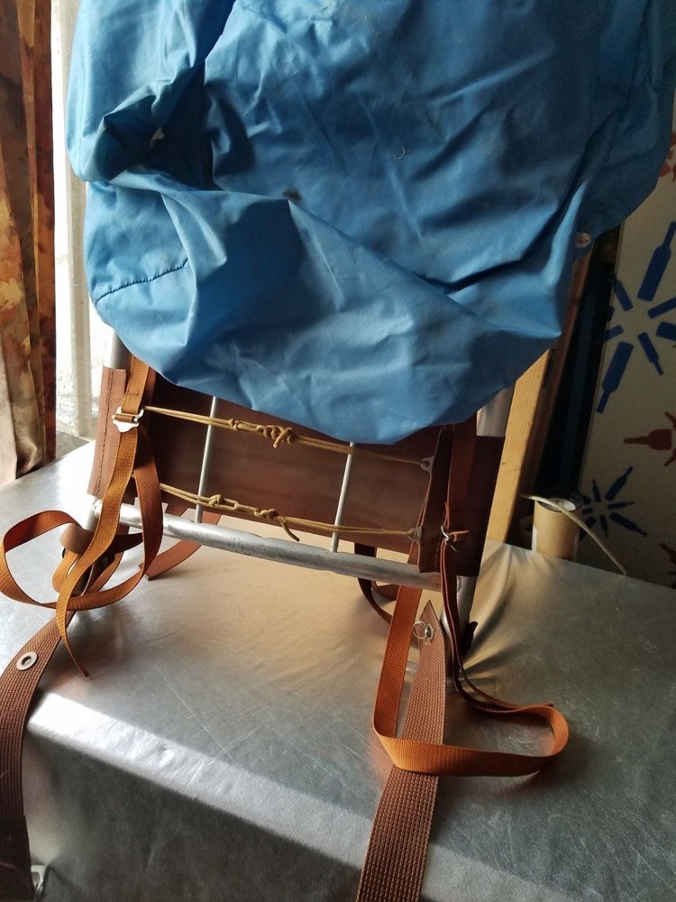 REI CO-OP BLUE HIKING BACKPACK ALUMINUM OUTER FRAME. MULTI POCKET.