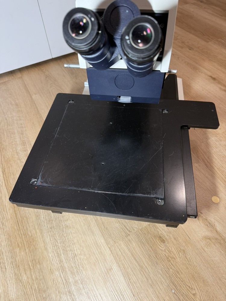 Leica INM200 microscope