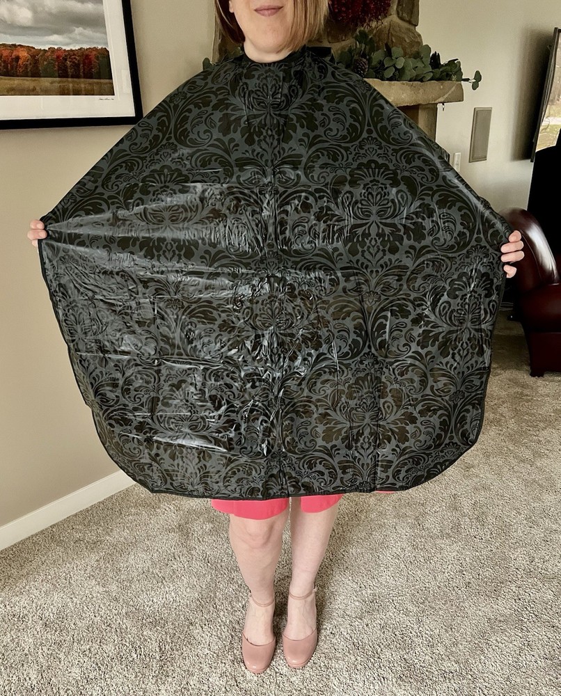 Andre/Fromm Damask Vinyl Shampoo Cape