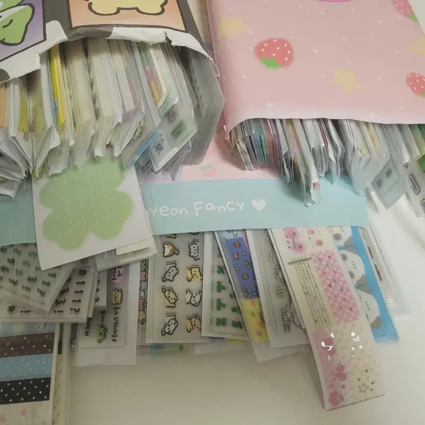 Kiss Cut Random 40 Patterns Set for Learning & Writing Official