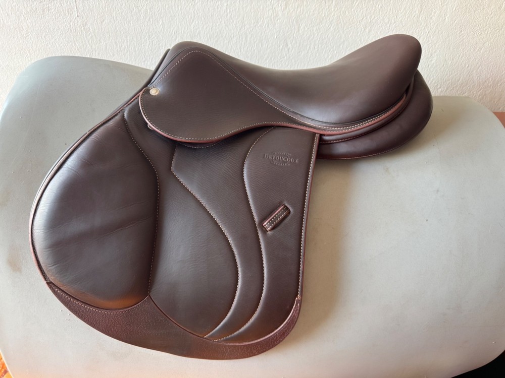 17" Devoucoux Biarritz O Saddle - 2AA - 2022 - Full Buffalo - Mint!