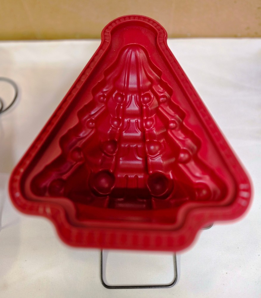 Christmas Tree 2 Piece Silicone Cake Mold with Baking/Cooling Racks