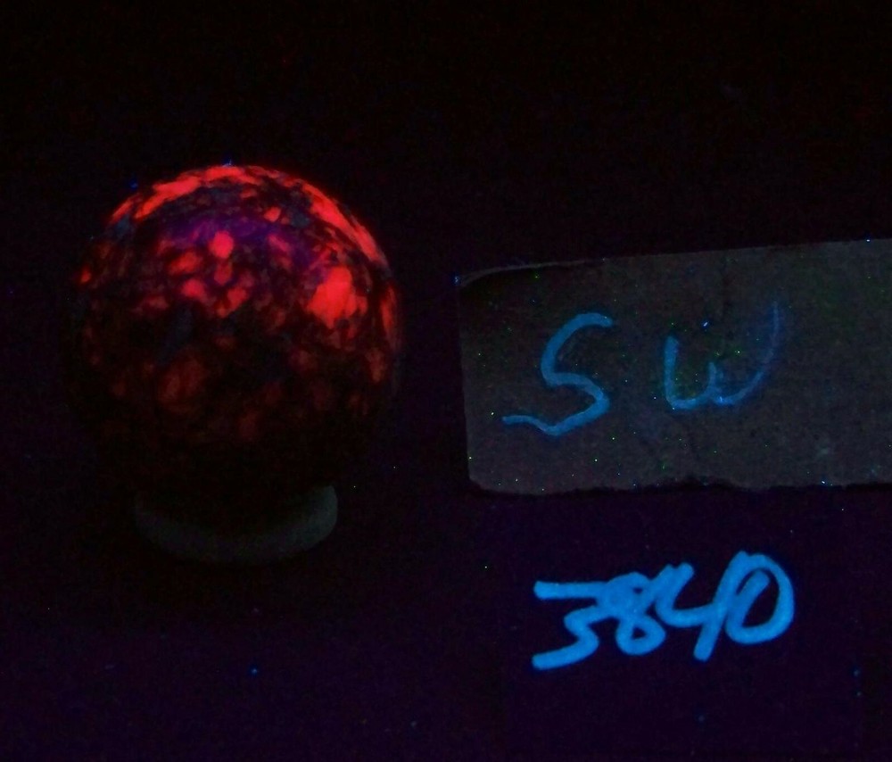 Fluorescent Calcite Sphere from AZ 33mm 3840