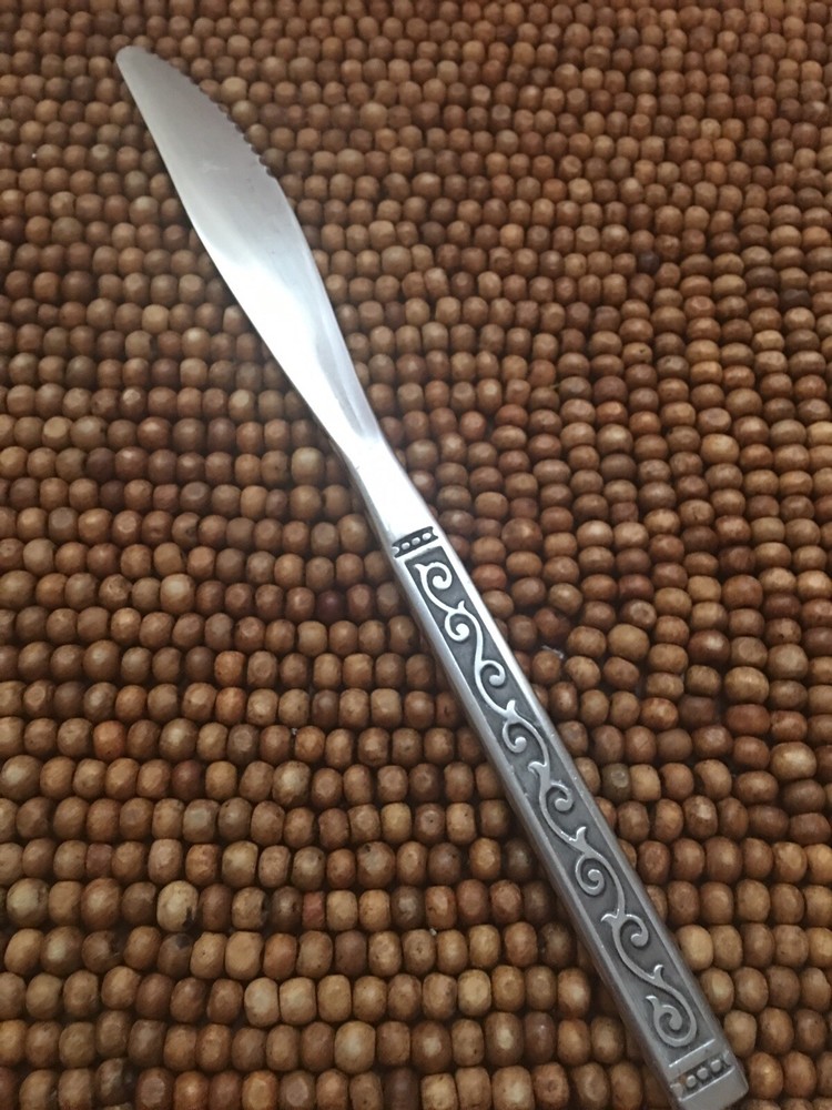Oneida SPANISH COURT Stainless Scroll Beads Black Accent Solid Dinner Knife 8.5”