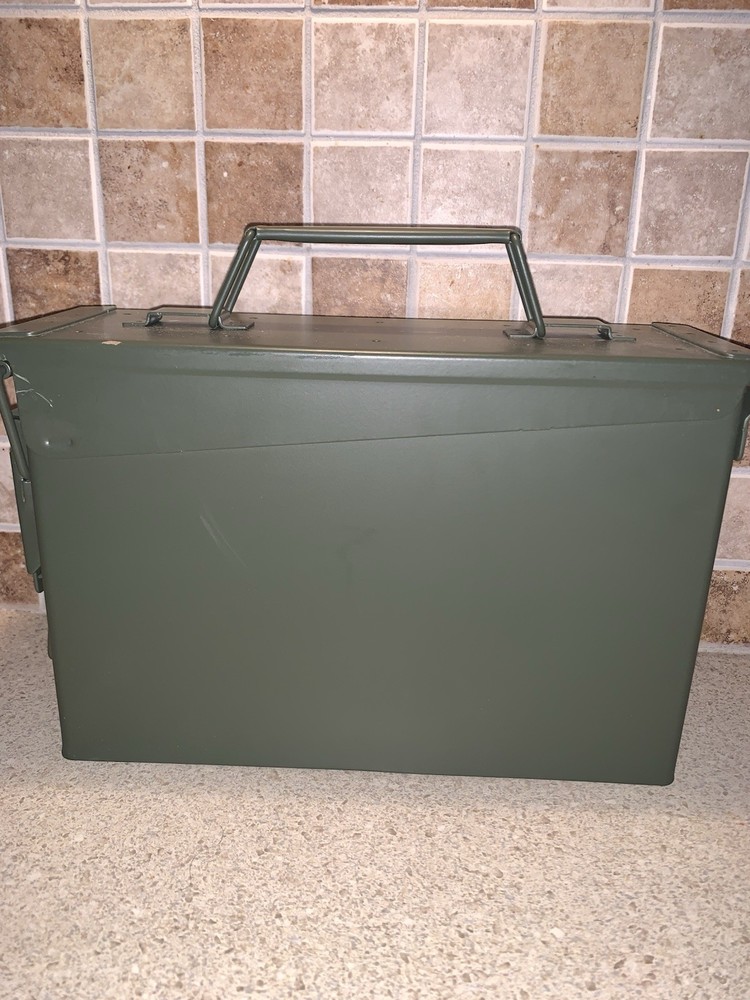 m19A1 19 ammo can. Excellent Condition. Solid Metal, NOT Thin.