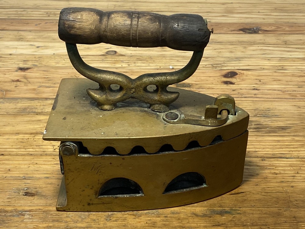 ANTIQUE BRASS SAD IRON LAUNDRY CHARCOAL COAL