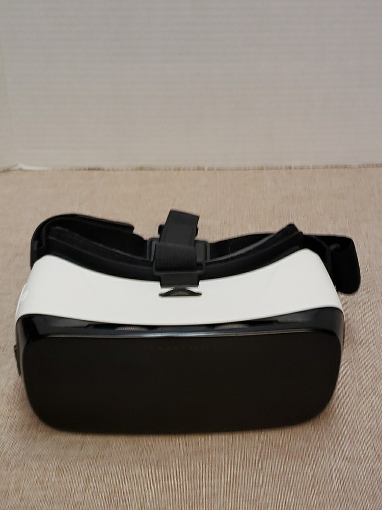 Samsung Gear VR White Oculus Smartphone Virtual Reality Headset