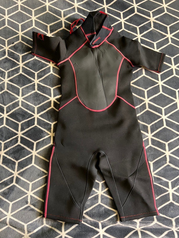Kids Wet Suit DBX Medium Black Red