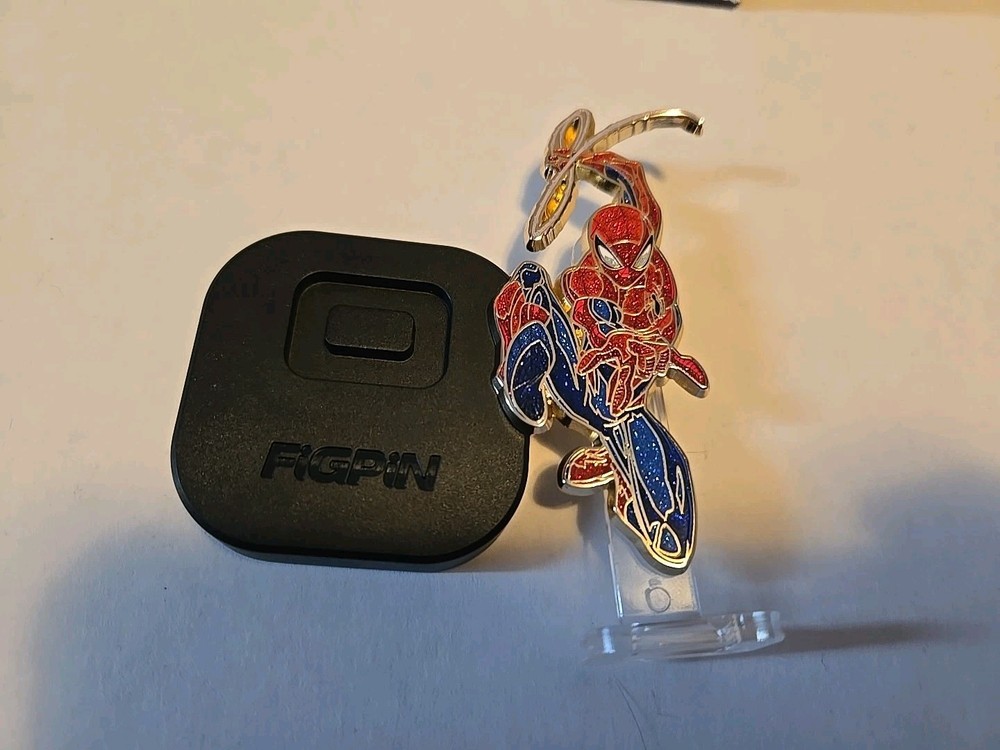 FiGPiN Marvel Spiderman Glitter Hyper Rare Spider-Man Pin
