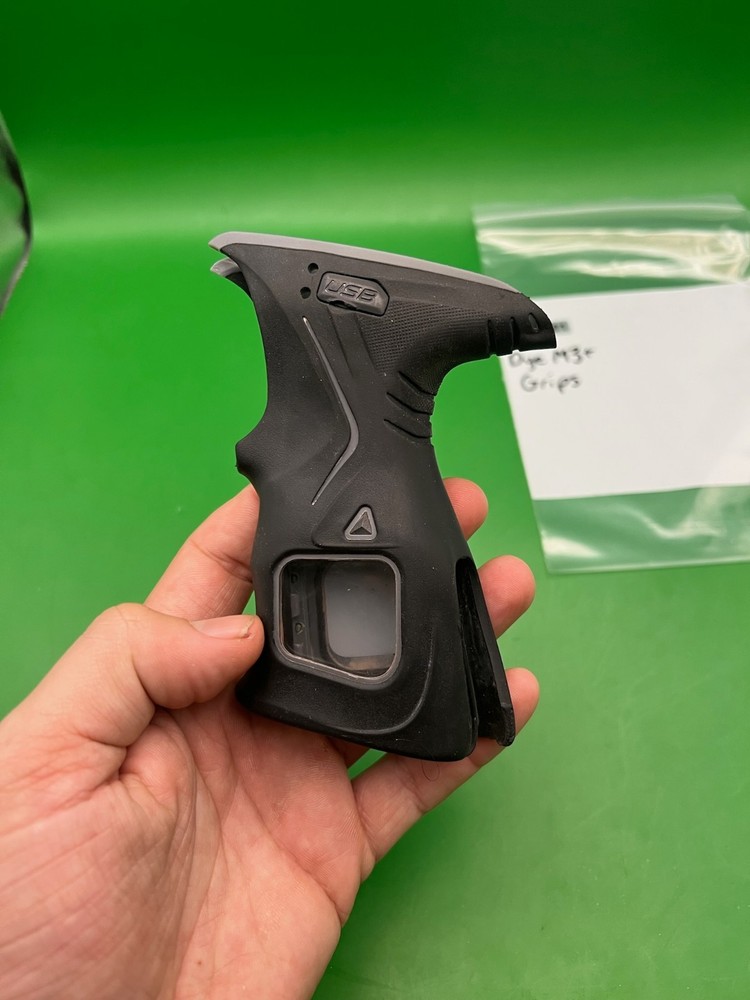 Dye M3+ Grips Black