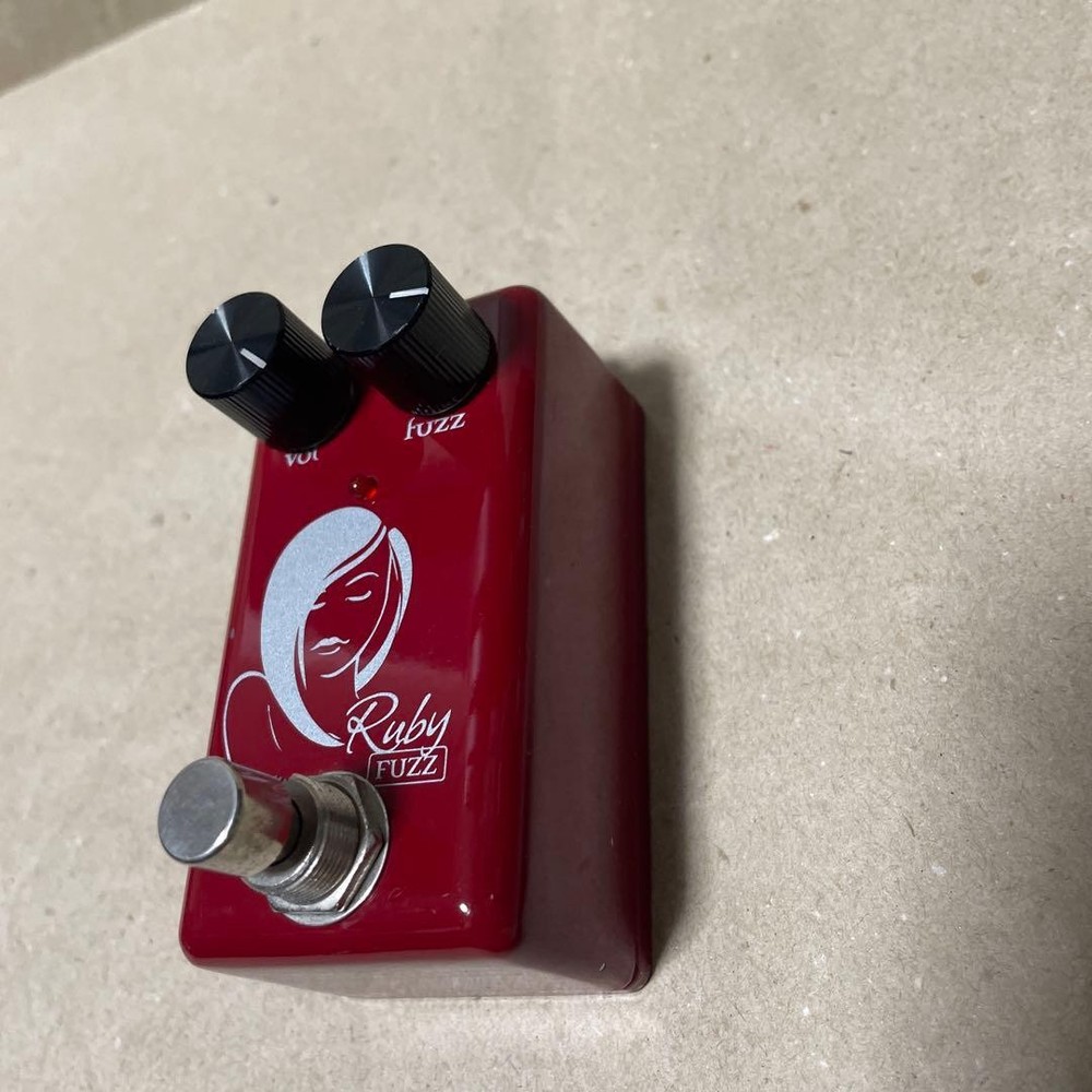 [Junk] Ruby Fuzz guitar effector *Volume is low