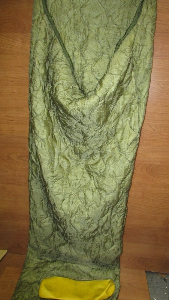 Vintage Emergency Pull String Sleeping Bag Quilted Lightweight Green with bag
