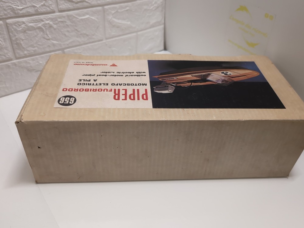 Monteleone 656 Piper Outboard