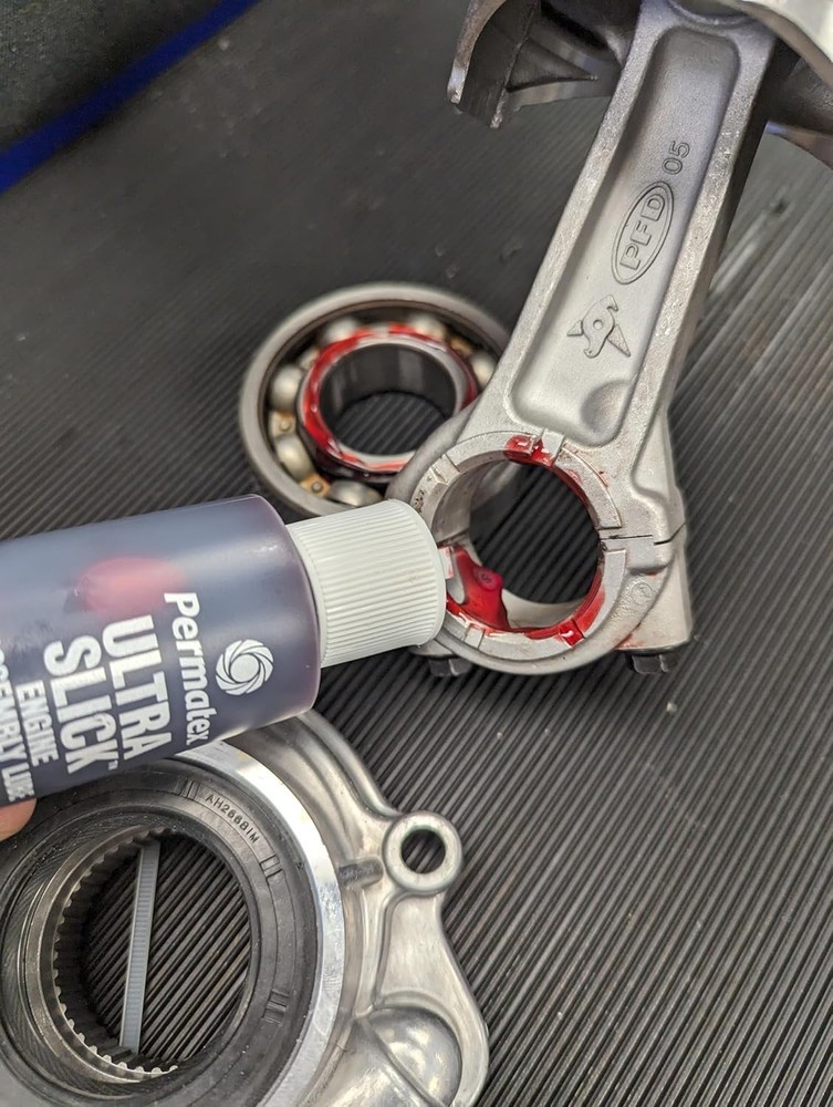 Ultra Slick Engine Assembly Lube, 4 oz. , Red