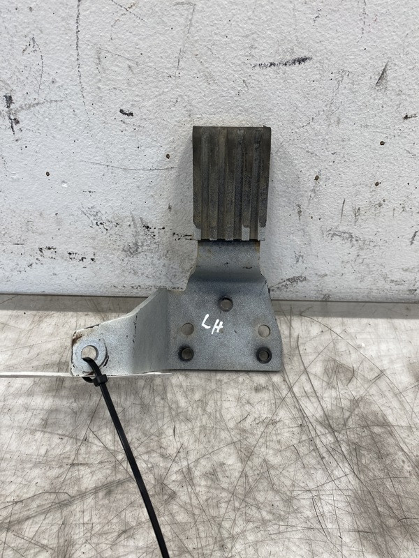 Mack Hood Rest (638-10820)