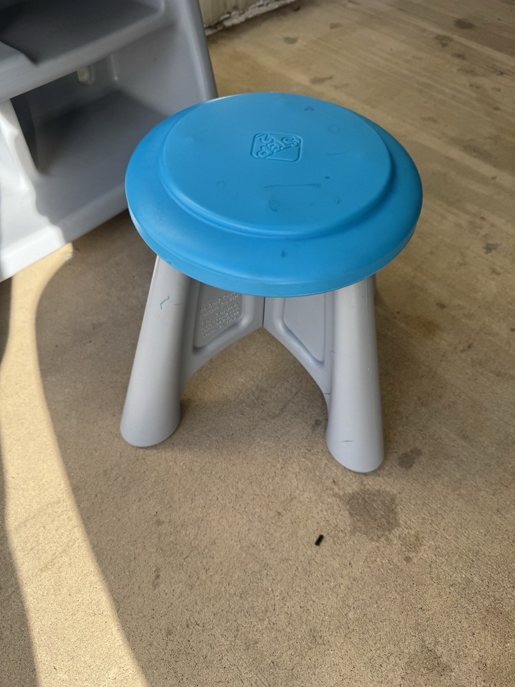 Step2 Flip & Doodle Easel Desk