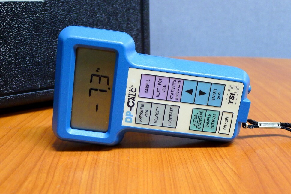 TSI 8705-M-GB DP-CALC MICRO MANOMETER