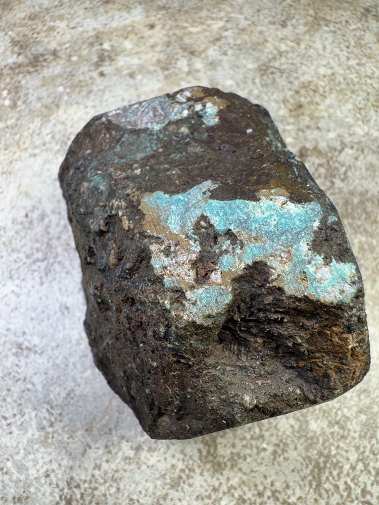 Stabilized hubei turquoise rough