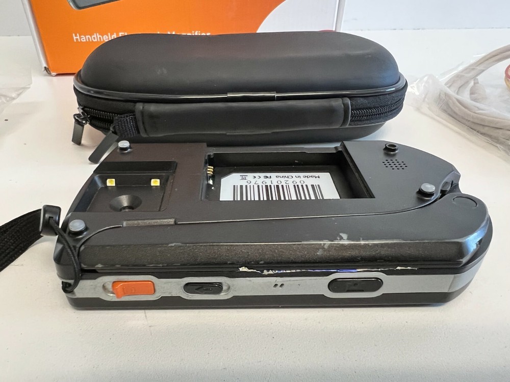 Humanware SmartView Versa + Handheld Electronic Magnifier
