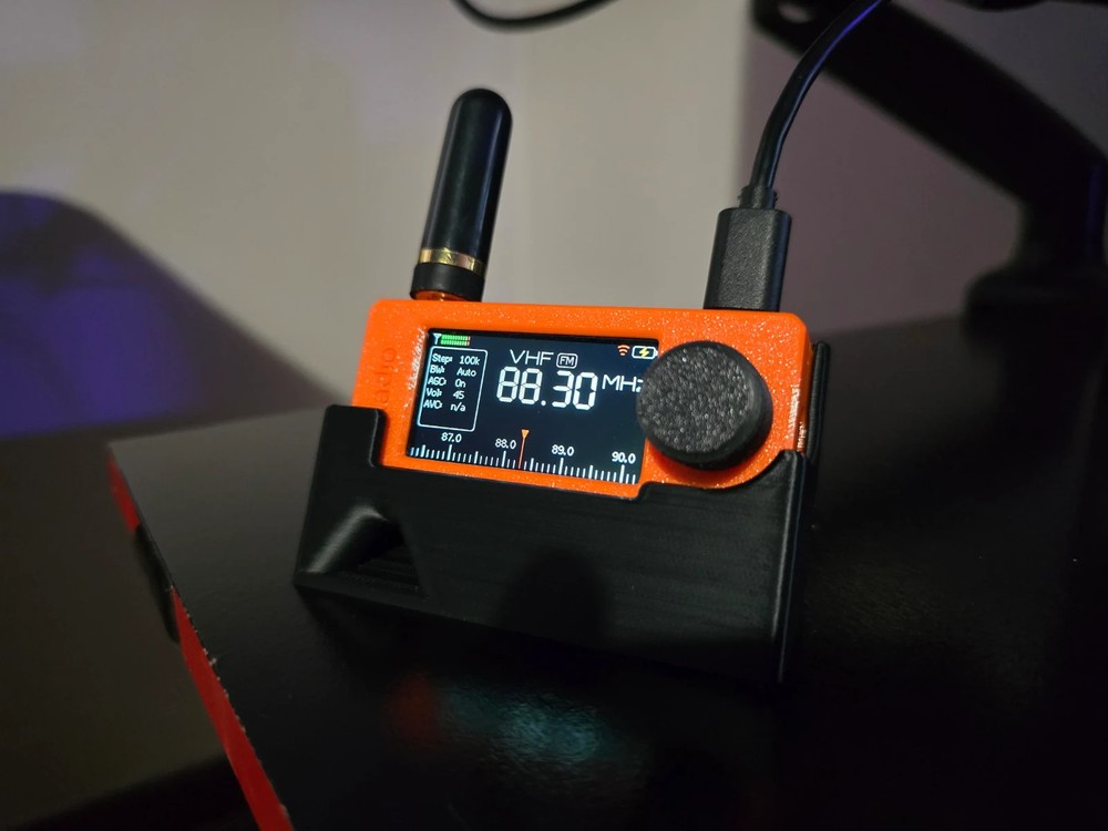 SI4732 Mini Stand – Black, Compact & Sturdy