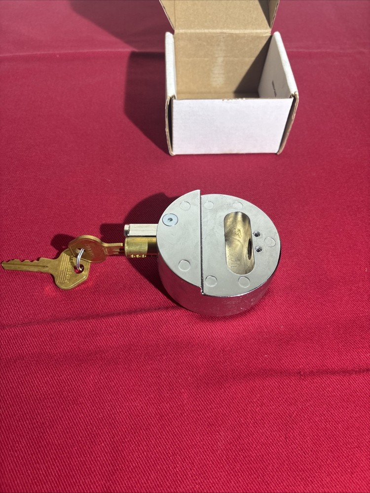 Master Lock 6271 Keyed Padlock - FREE SHIPPING.