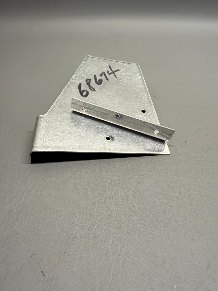 68674-000 Piper Bracket Assy