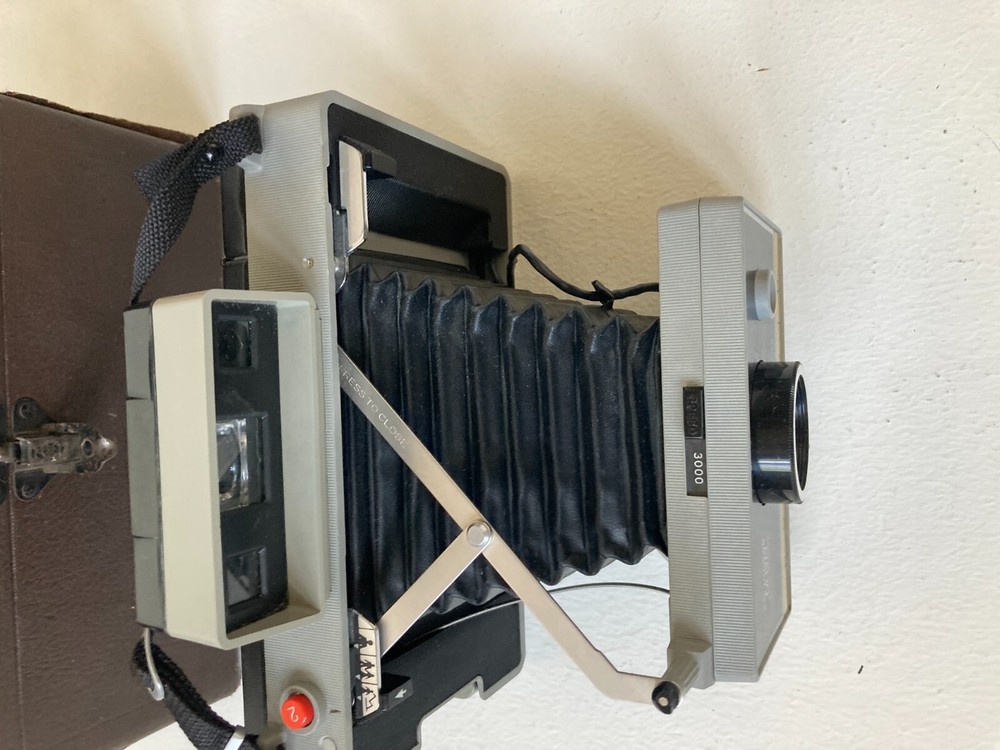 Polaroid Countdown M80 Automatic Land Camera w/Case Front Cover Missing