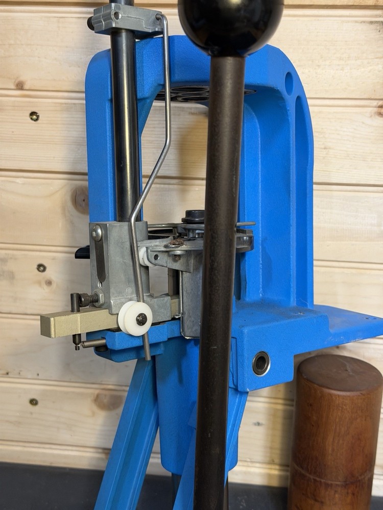 Dillon RL 550 Reloading Press With Primer Alarm & Tool Head Good Condition