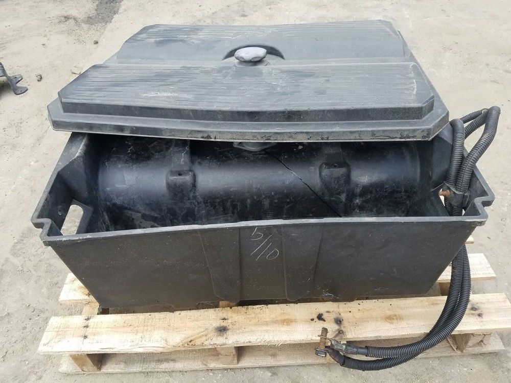 2001 FREIGHTLINER ST120 BATTERY BOX