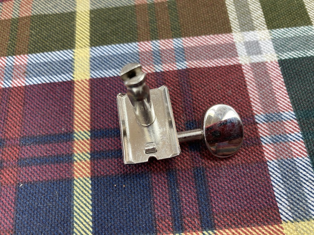 Single Ping Deluxe Middle Guitar Tuner for Stratocaster