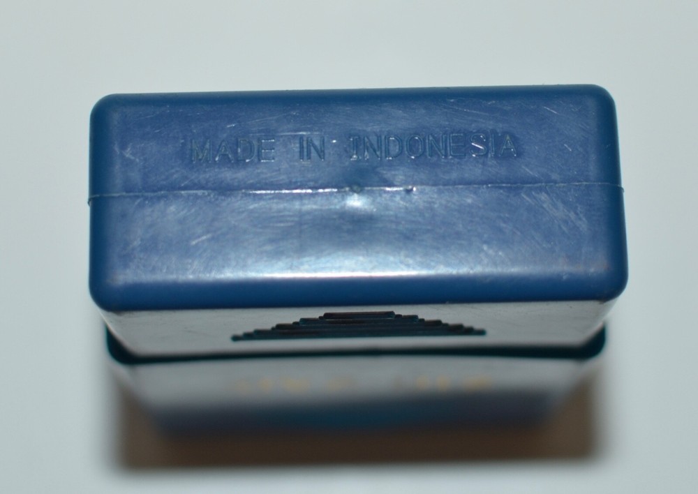 BLUE PLASTIC ZIG ZAG CIGARETTE BOX MADE IN INDONESIA