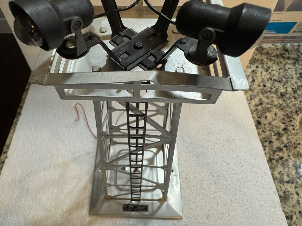 Vintage Lionel No.395 Silver Floodlight Tower Silver