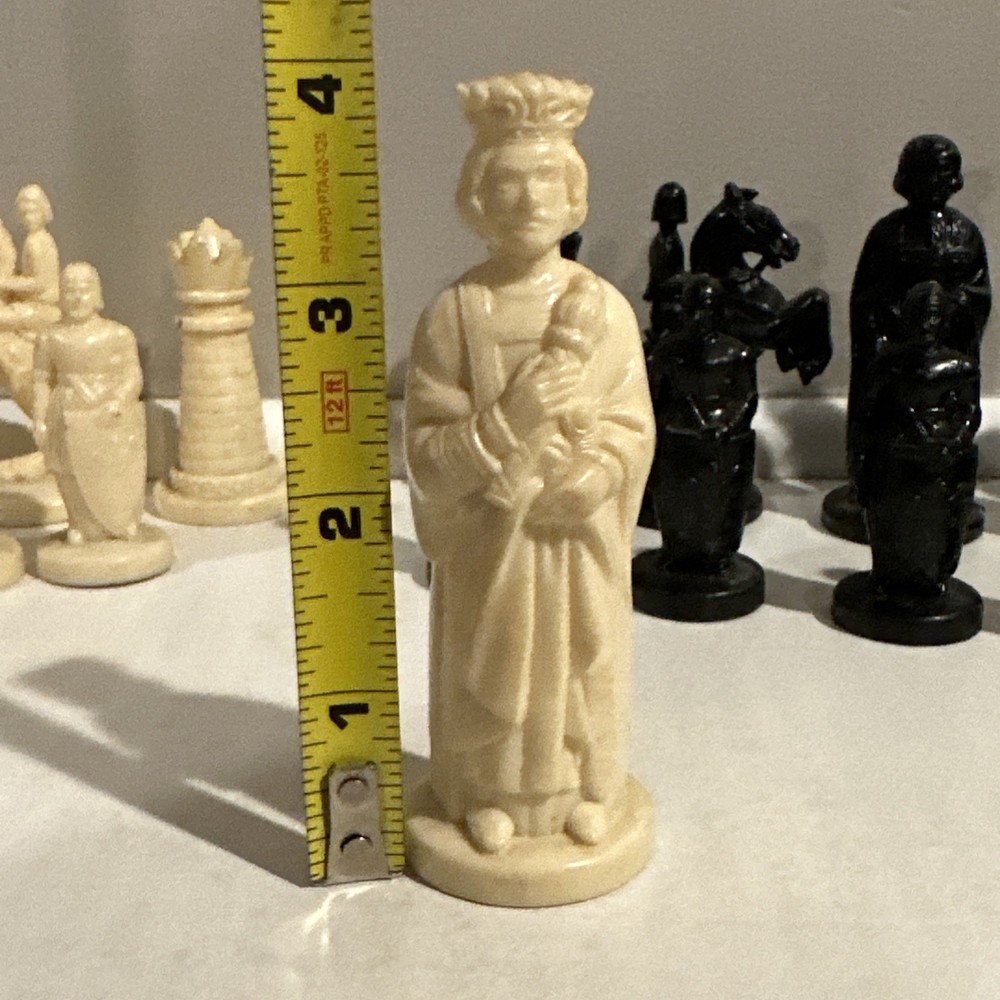 Vintage Roxy Chess Set