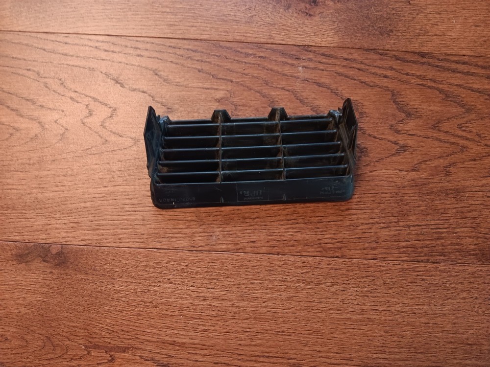 JUKE 2011-2015 ROGUE 20l5-2019 rear bumper vent