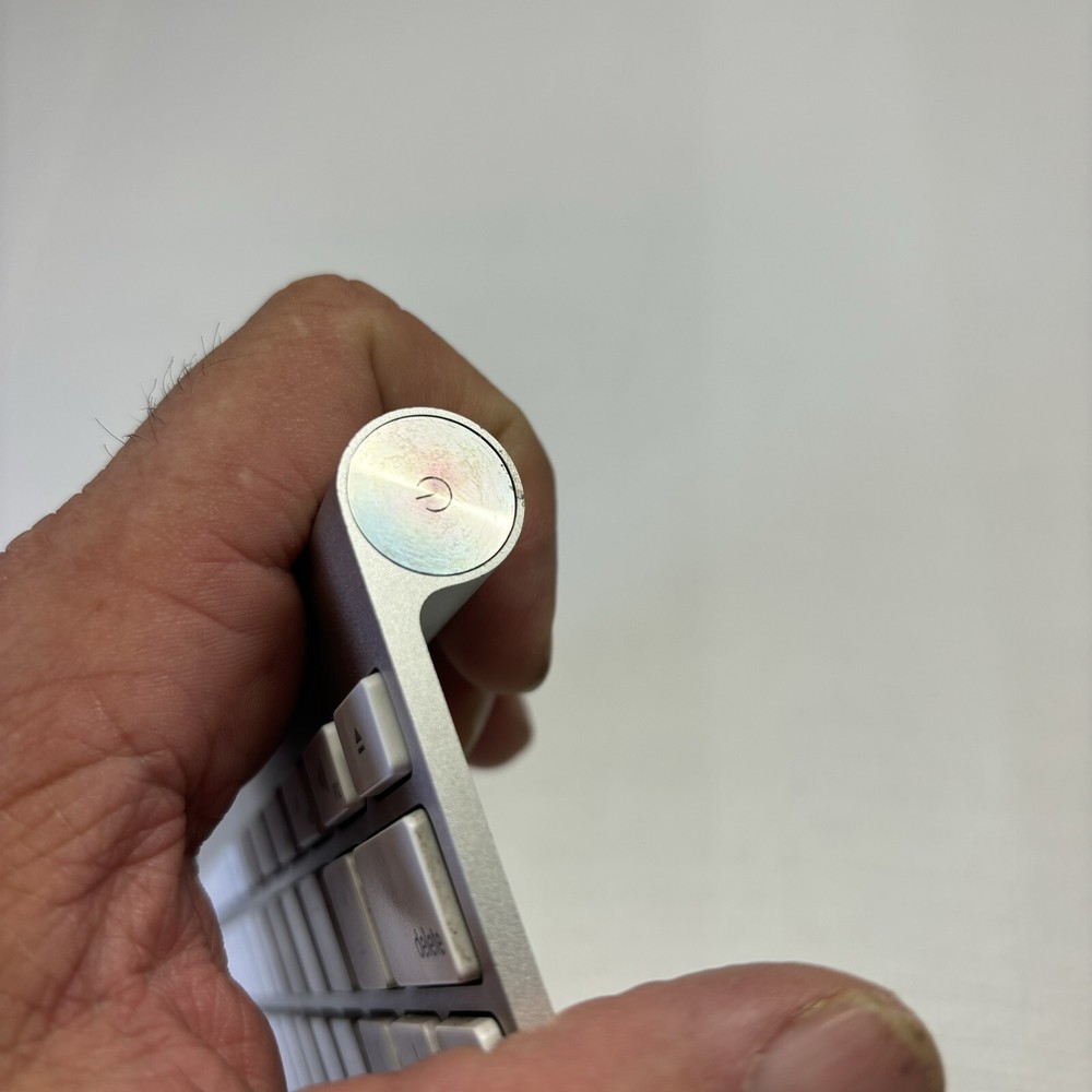 Apple A1314 Wireless Keyboard - Silver W White Keys