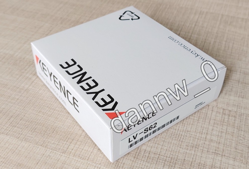 New In Box Keyence LV-S62 Laser Sensor
