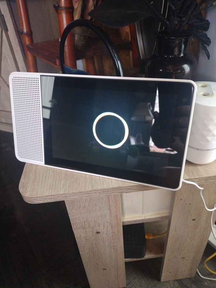 Lenovo 8" Smart Display with Google Assistant - White/Grey (ZA3R0001US)