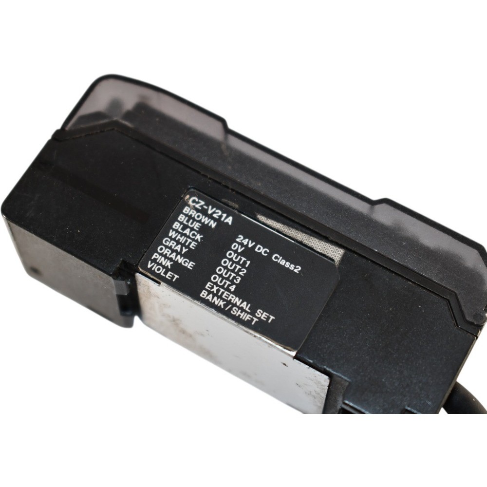 Keyence CZ-V21A RGB Digital Sensor Amplifier Unit NPN
