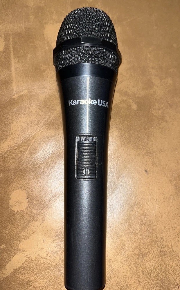 Karaoke USA M189  Professional Dynamic Microphone Smooth Frequency No Cable