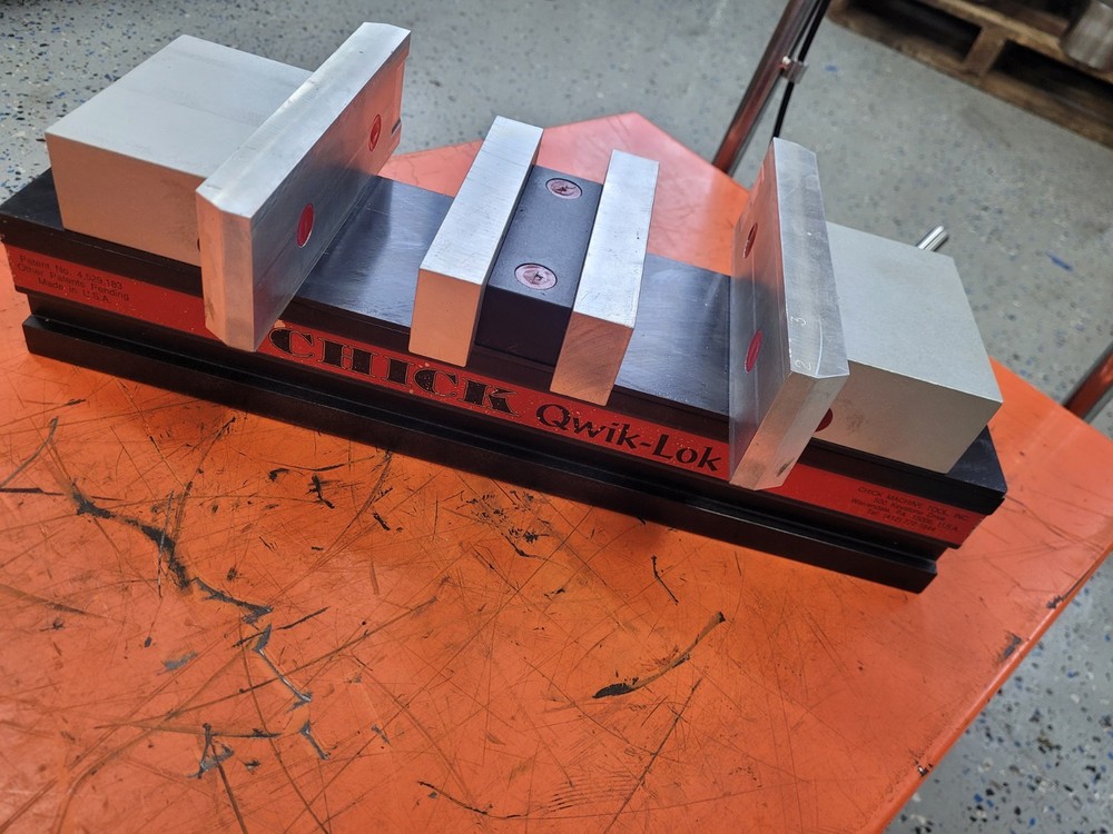 Chick Qwik Lok 4" Milling Vise with jaws