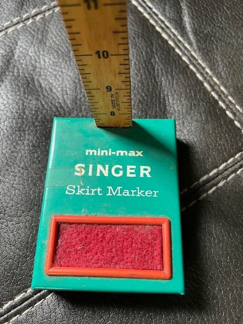 Vintage Singer Mini-Max Skirt Maker. Nice condition