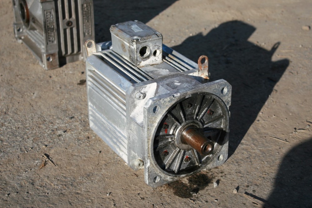 Weber DS 100-K Servo Motor