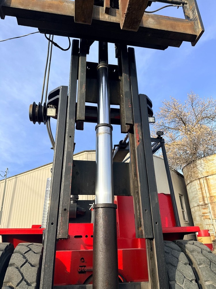 YALE GDP-300 FORKLIFT