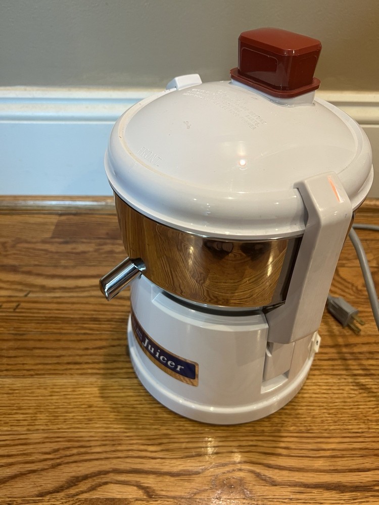Omega Fruit Vegetable Juicer Extractor Model 1000