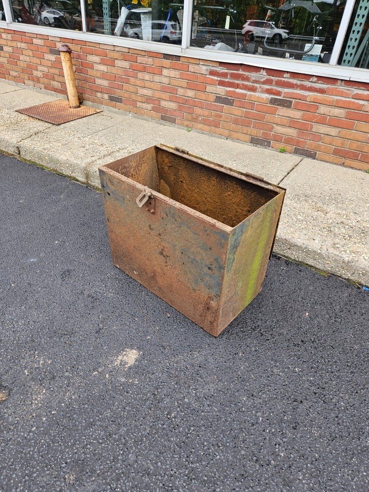 Metal Chest/Tool Box top latch