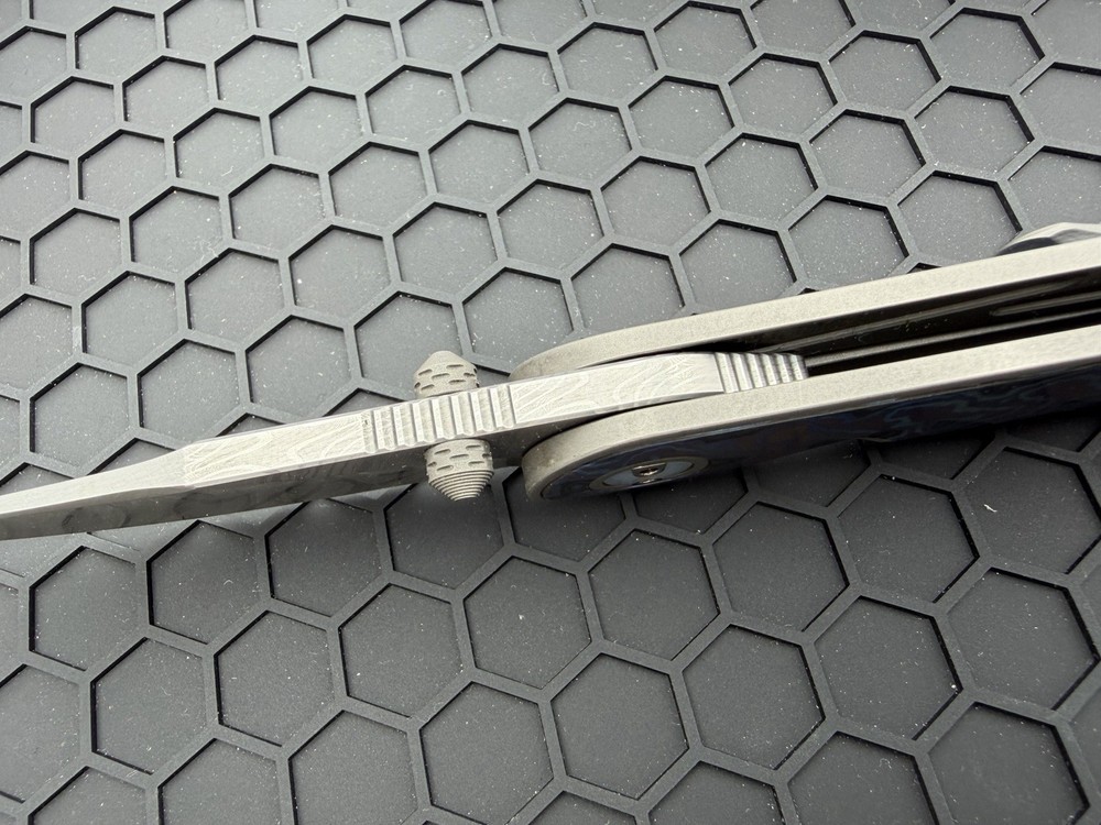 Hypercut Bikkhu - Damasteel & Black Timascus & MOP Pivot