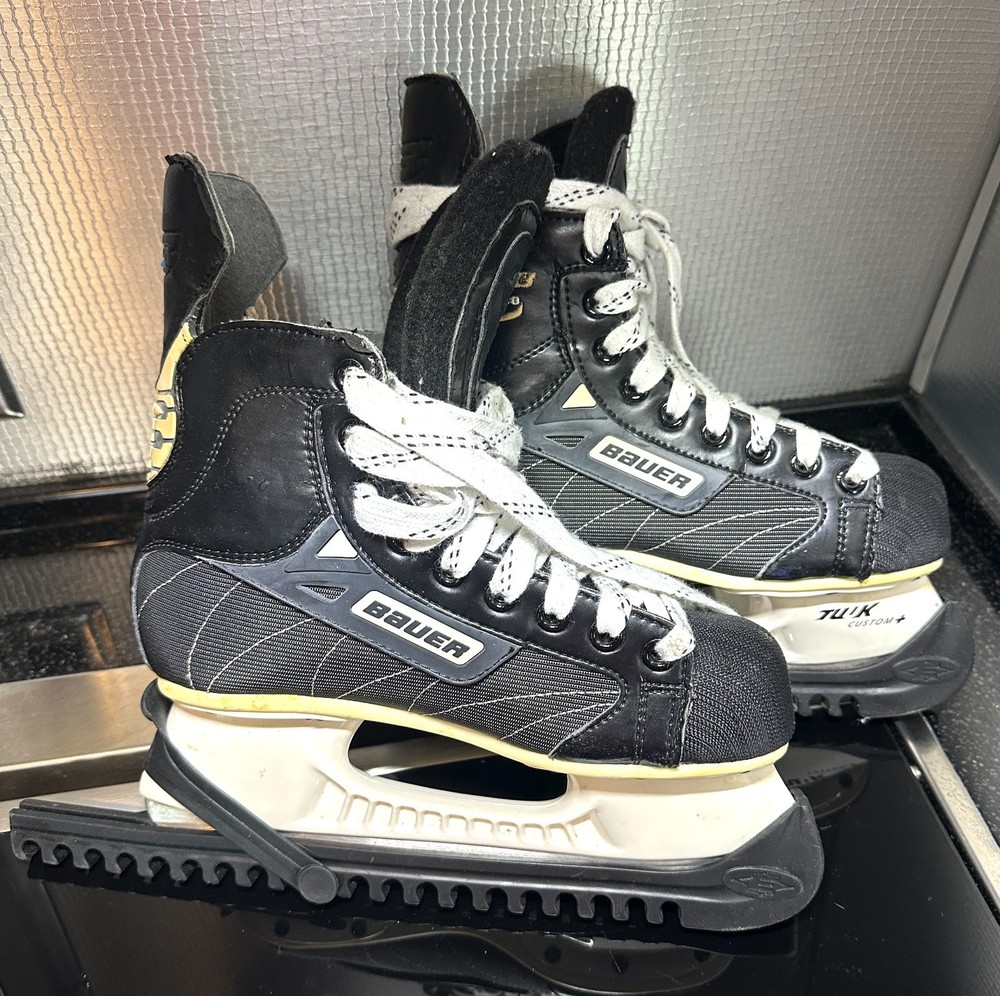 Size 4EE Bauer Supreme 2000 Ice Hockey Skates